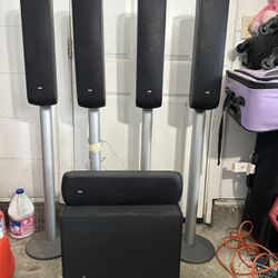 Lot of 5 B&W Bowers & Wilkins VM 1 Speakers with stands and Bose subwoofer