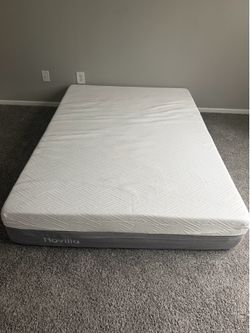 Almost New Novilla 12” Gel Memory Foam Full Mattress – Full Size( Moving, Need to Sell Fast)