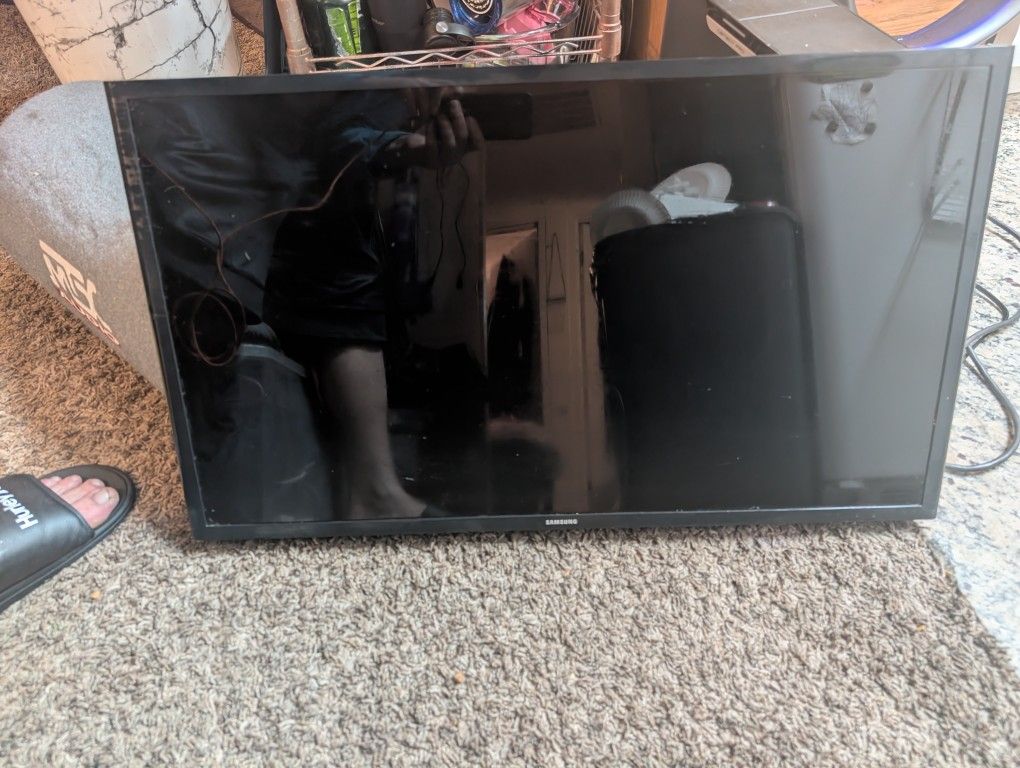 Samsung 32” Smart HDTV – Model UN32J525DAF