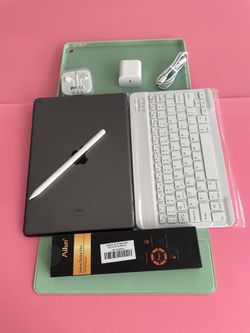 Apple IPad 8th Generation (10.2” Retina /Latest iOS 26/ 2020 model) 32GB with stylus pen, keyboard & Accessories