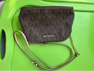 Michal kors cross body