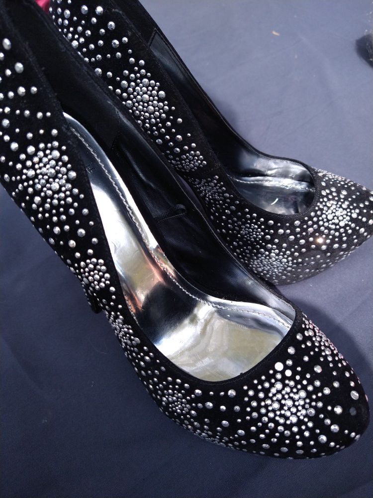 Women's black heels platform with sparkles great for Halloween or Christmas asking $15 for the pair new size 10