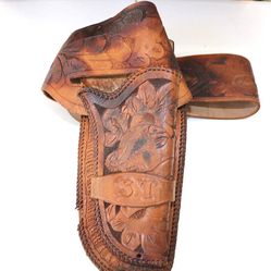 Vintage Hunter Brown handtooled leather gun belt and holster 