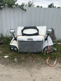 2005 Freightliner Hood