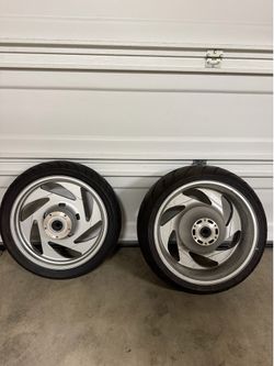Suzuki Boulevard M109R Front & Rear Wheels w/ Shinko Tires