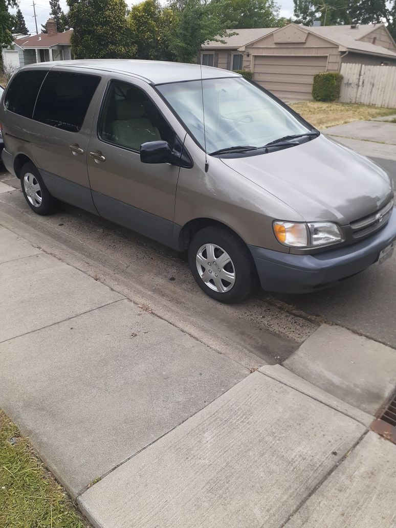 2001 Toyota Sienna