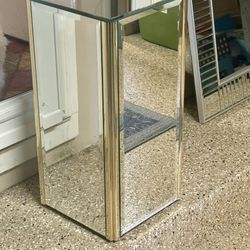 Beautiful Mirrored Pedestal 24”