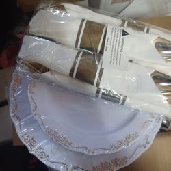 25 place setting plastic dinnerware set 