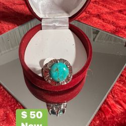 🔶🚩🔶🚩 RING - Silver women ring with green stone- Size: 7-7.5