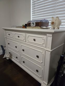Bedroom Set, Dresser, Nightstand & Full Bed