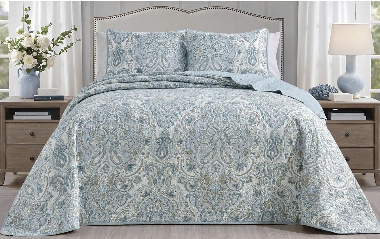3-Piece Fine printed Oversize (100" X 95") Quilt Set Reversible Bedspread Coverlet QUEEN SIZE Bed Cover (Pale Blue, Grey, Paisley)