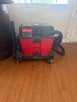 Milwaukee Wet/Dry Vacuum with Hose