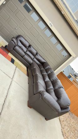 Couch - DELIVERY AVAILABLE / ENTREGA DISPONIBLE