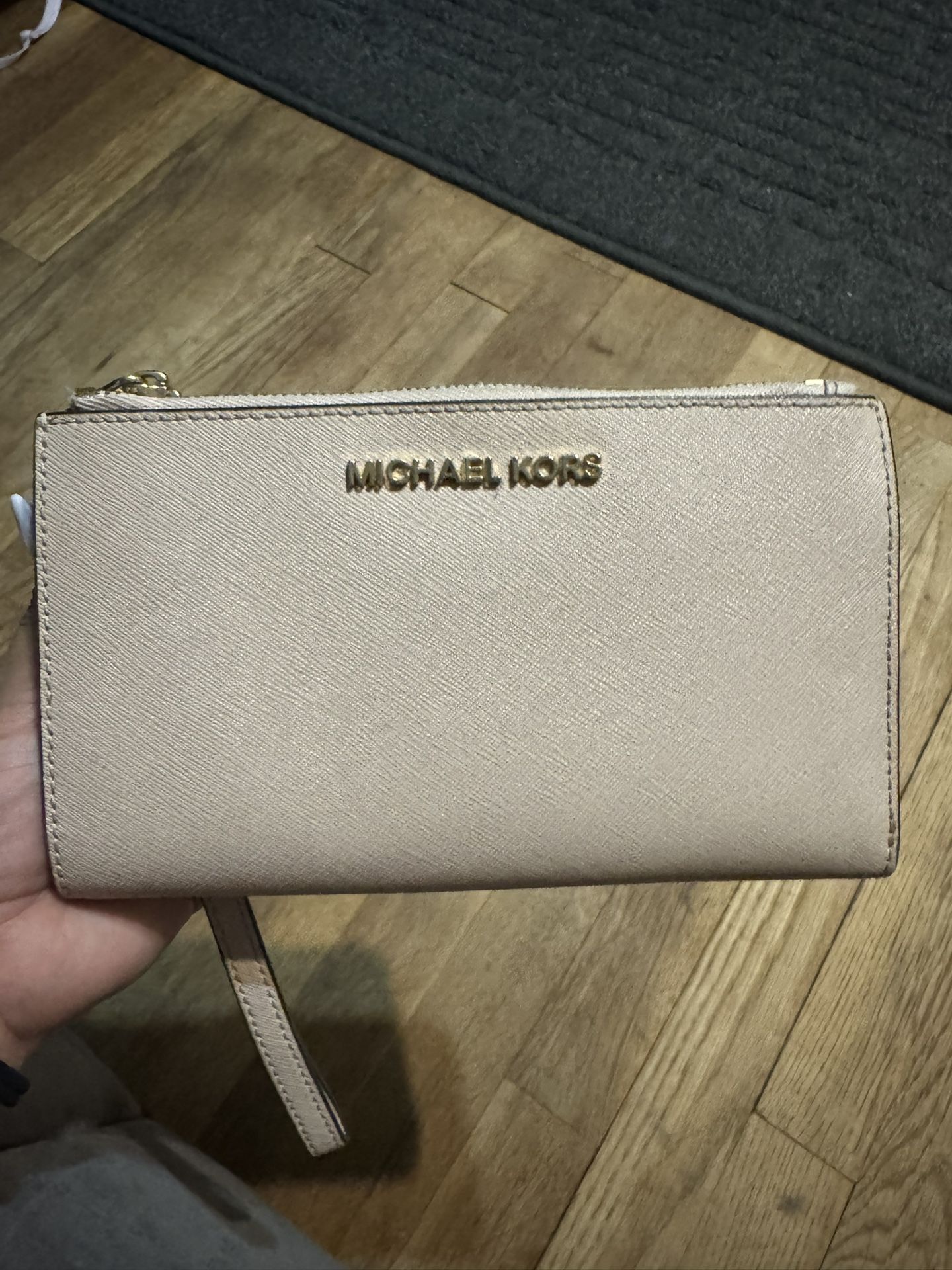 michael kors wristlet