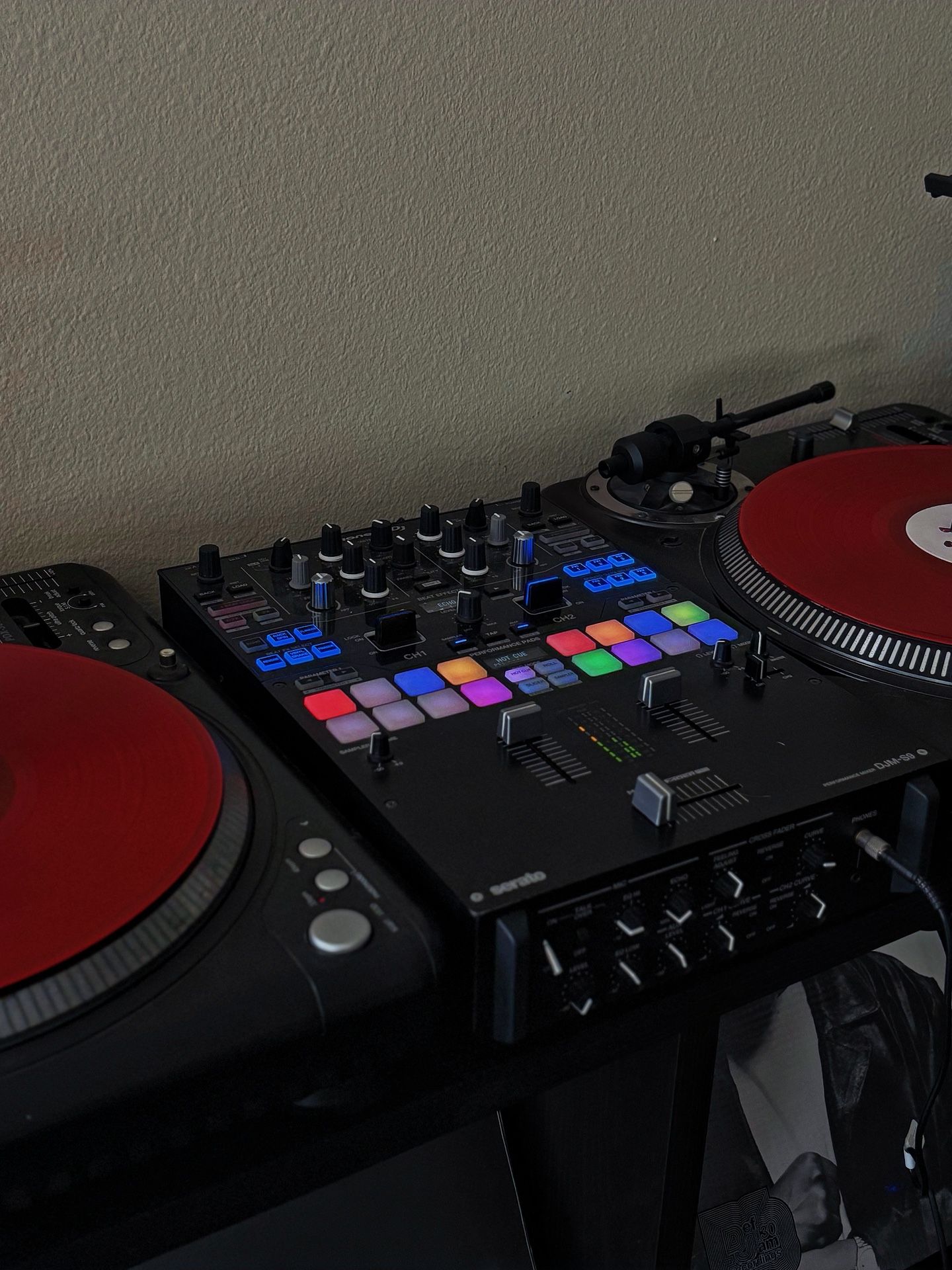 DJM S9(mixer), Vestax pdx-3000(turntable), Britz speaker, DJ stand