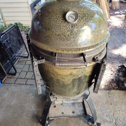 Bayou Classic Egg Ceramic Grill Smoker 