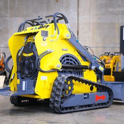 NEW | Mini Skid Steer Loader • 826lb Lift • Compact • Bucket Included