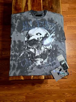 Verselli Men's "All Eyes On Me" Gray Washed Graphic Detailed Tee. Size Large