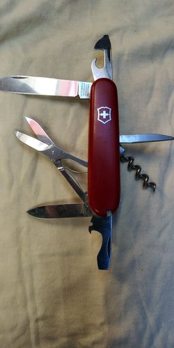 A,MULTI TOOL SWISS VICTORINOX