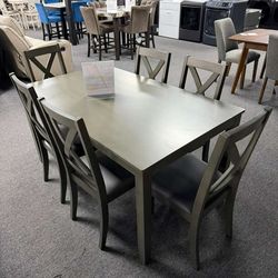 Dining Table Set. 🚚WE DELIVER🚚