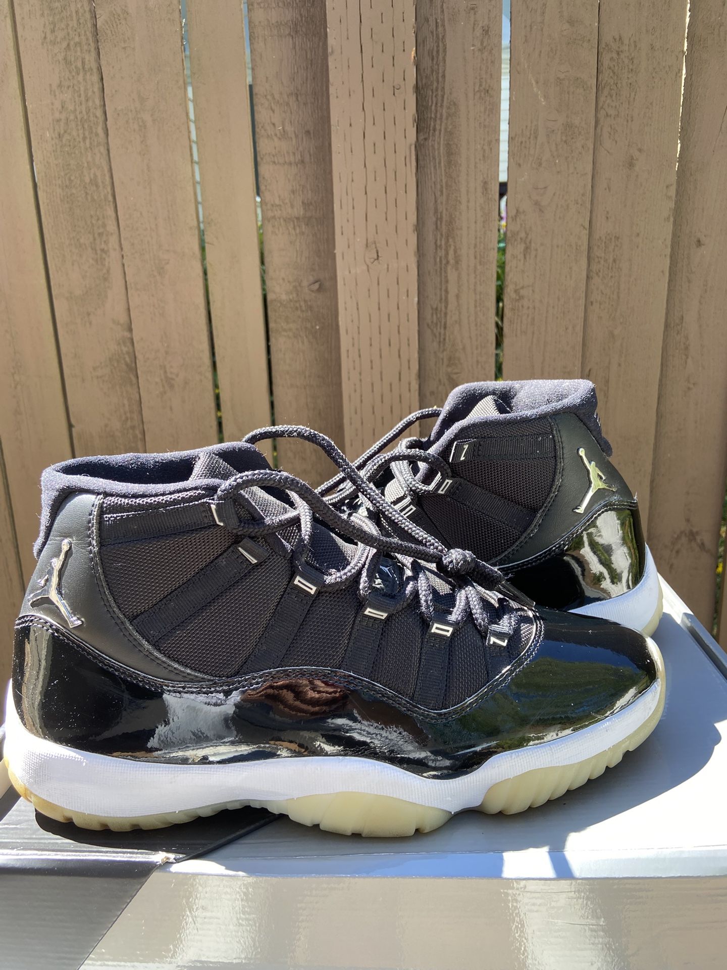 JORDAN 11s