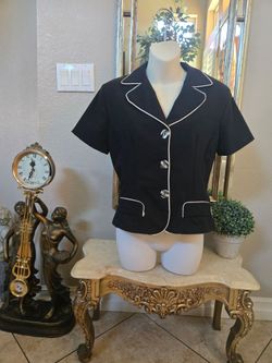 Sleeveless jacket size Small.