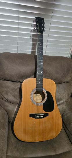 GUITARRA ACOUSTICA TAMAÑO GRANDE MARCA BURSWOOD, PINTURA ESTA  POCO GASTADA ,NO ESTA QUEBRADA ,ORECIO $49