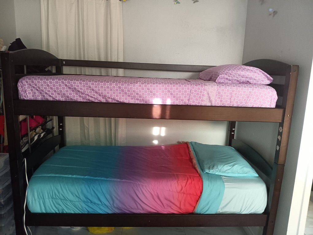 Bunk bed Double (No delivery) hablo español ( incluido mattress