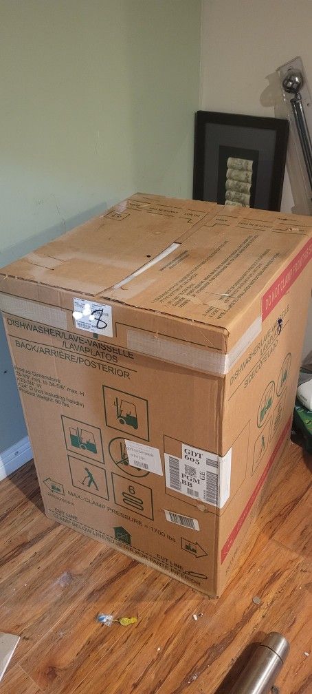 GE Brand NEW!! Dishwasher (BLACK) *OBO*