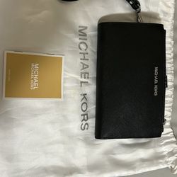 Small , Michael Kors Wristlet, Black, Leather. 