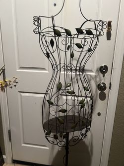 Wired Leaf Mannequin/decor