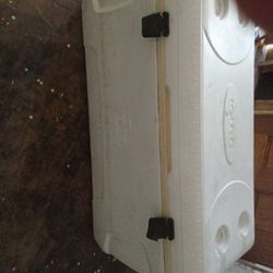 Igloo 150-Quart Marine Contour cooler,