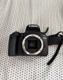 CANON EOS 77D
