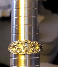BEAUTIFUL VINTAGE AVON RING