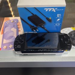 PSP 2000 Used Good Condition Complete With Charger Pick Up In Panorama City Or North Hollywood 