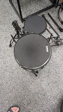 Drum set. $50 city of Orange 🍊