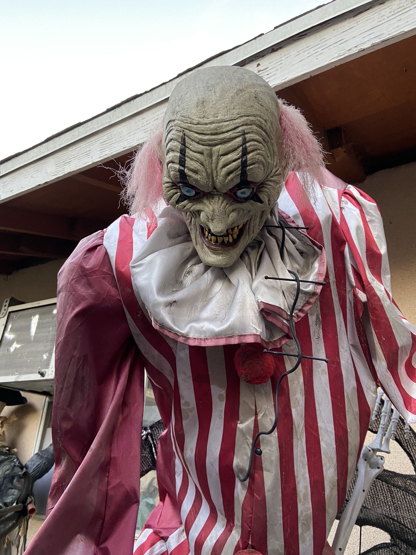 Halloween Animatronic Creepy Towering Clown