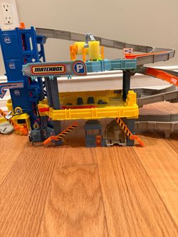 Matchbox Multi-Level Parking Garage Playset