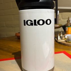 Igloo 54-oz, hybrid Sports. Large Water Bottle.