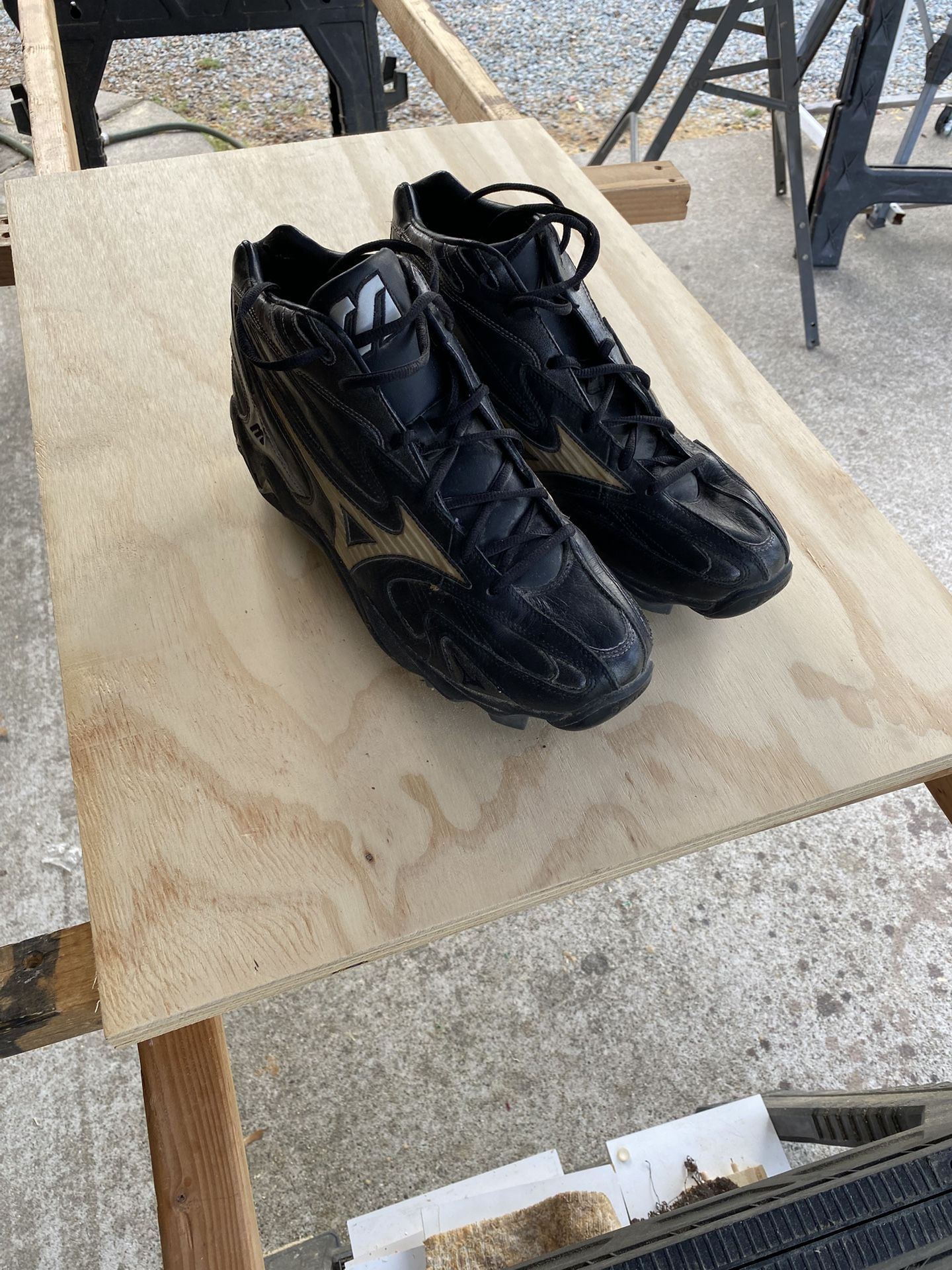 Mizuno Mid Top Metal Spikes
