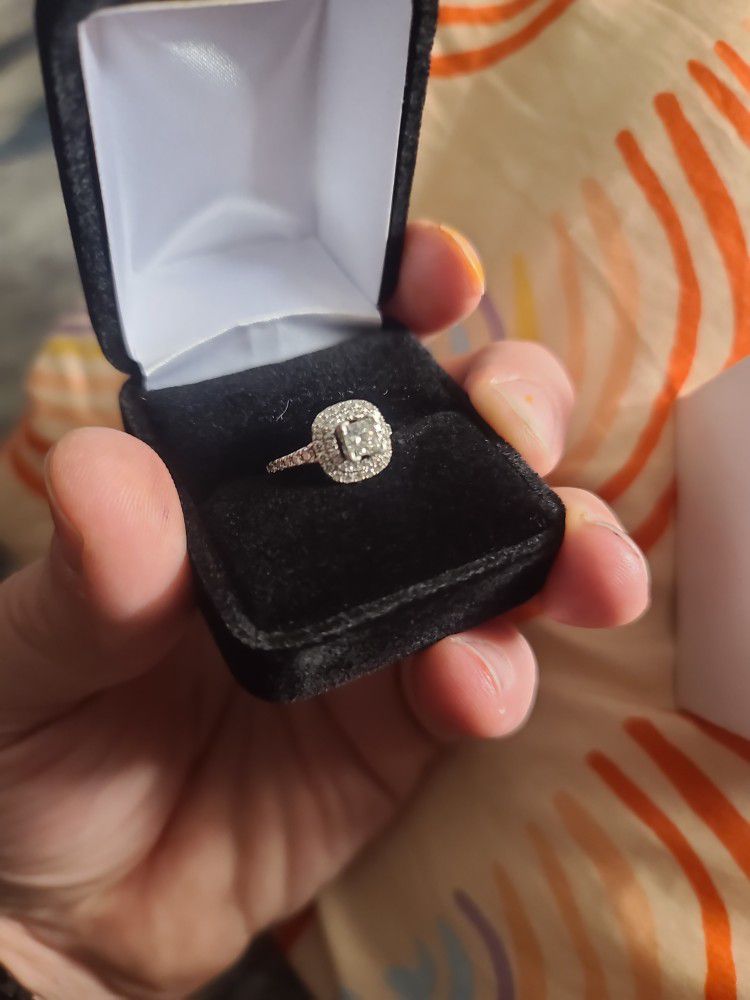 14k White Gold 1.4 Kt Diamond Engagement Ring