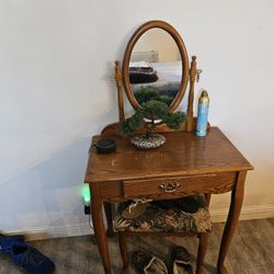 Dressing Table With Ottoman 
