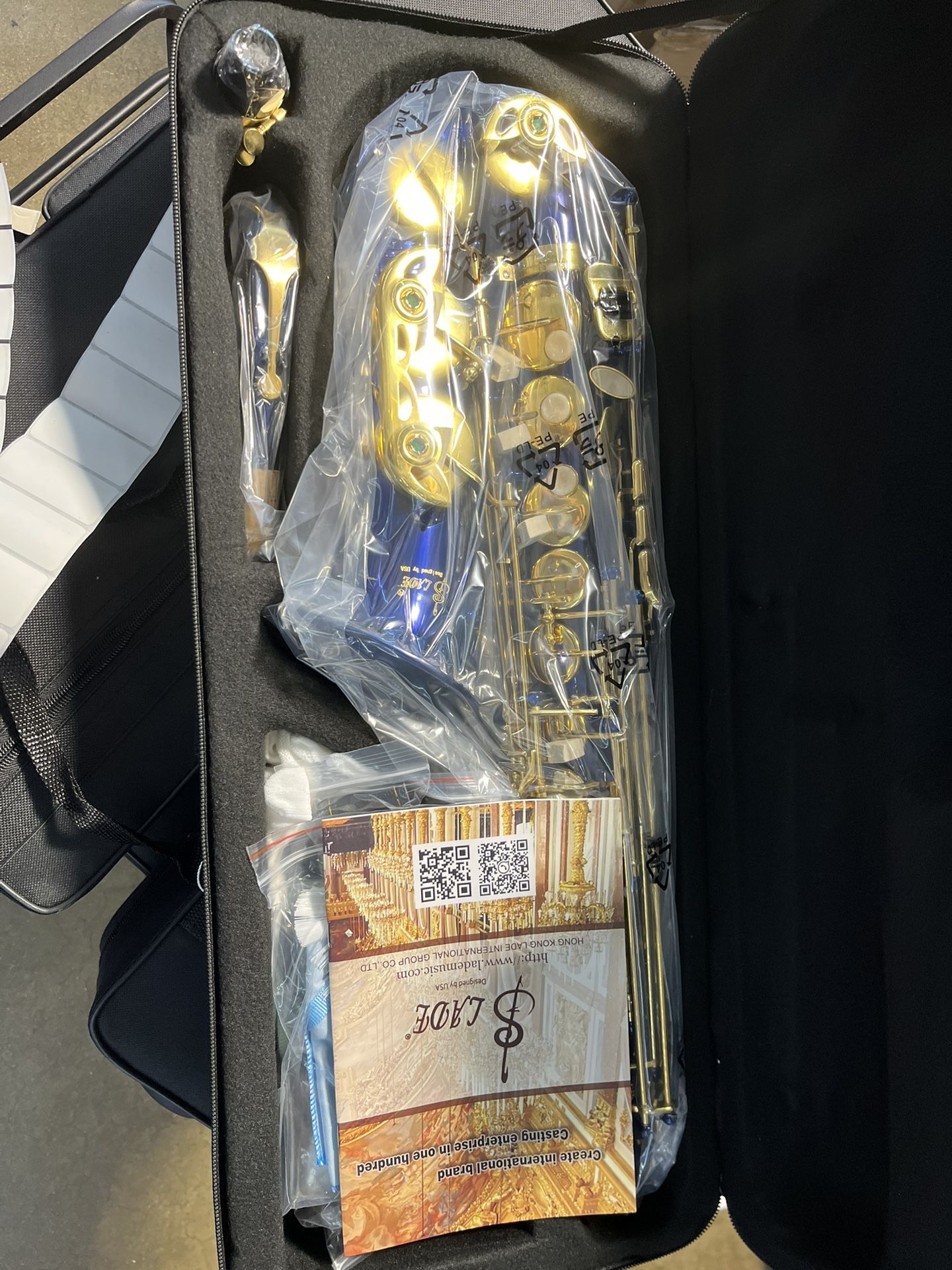 Saxophone π· Alto Brand New