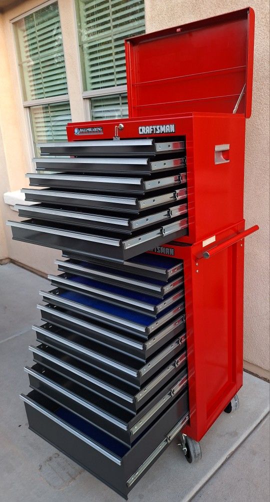 Large HD Sears Craftsman Rollaway Tool Box. 