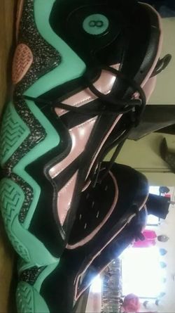Mens size 9 adidas 8ball shoes
