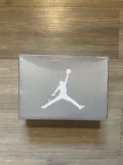 Retro wolf greys US size 9