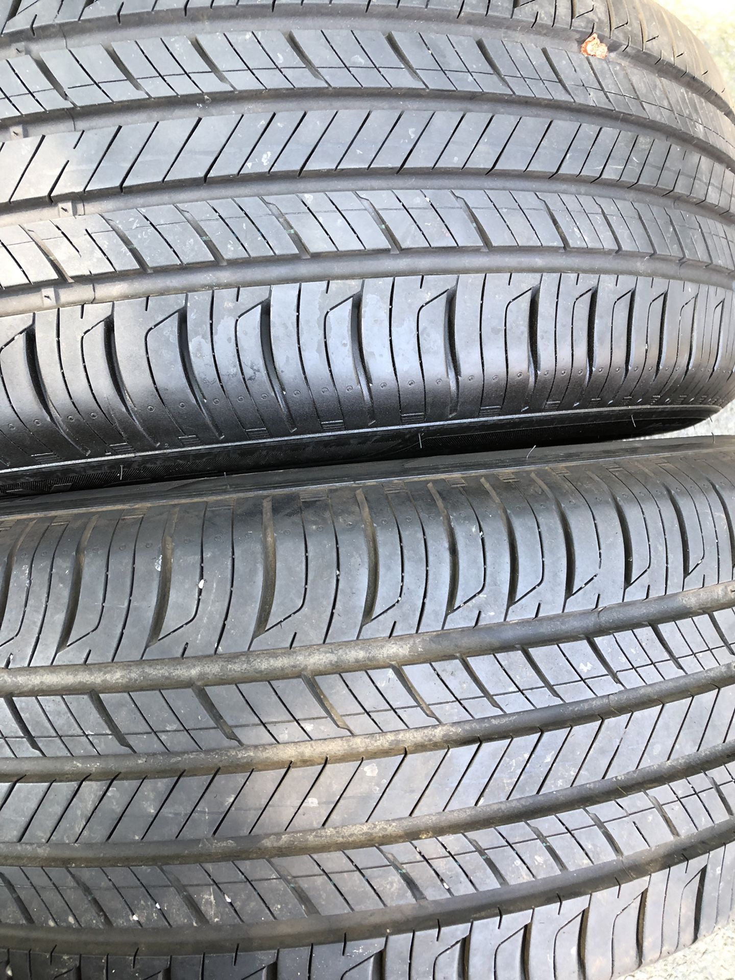 Two used tire 235/60R18 HANKOOK two used tire have patch two used tire $150 2 llantas usadas 235/60R18 HANKOOK las 2 tienen parche por las 2 $150