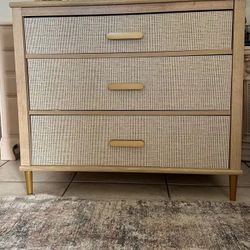Dresser/ Chest/ Drawers 