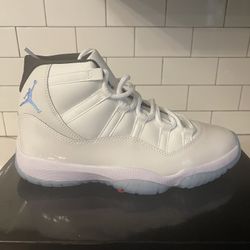Men’s Jordan Retro 11 Legend Blue Size 10.5.