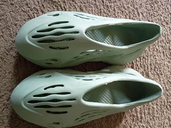 Men's size 10 foam runner ( unisex) pick up in Florence KY
